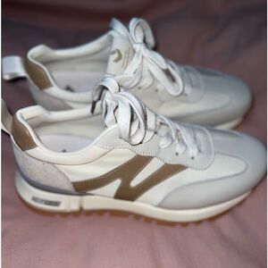 Women’s Fashion Sneakers